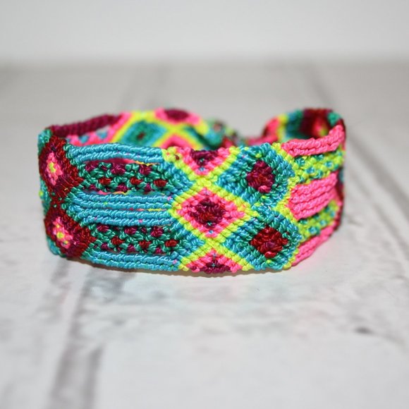 🌈 Beautiful Neon Friendship Bracelet 🌈 - Picture 1 of 4